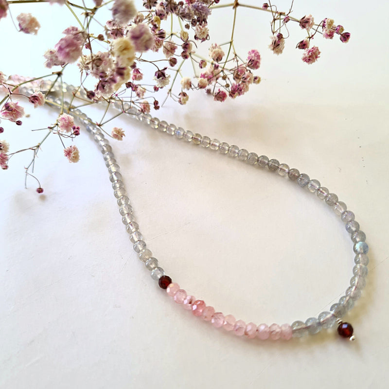 Set oorknopjes & ketting Soft Velvet, labradoriet en granaat
