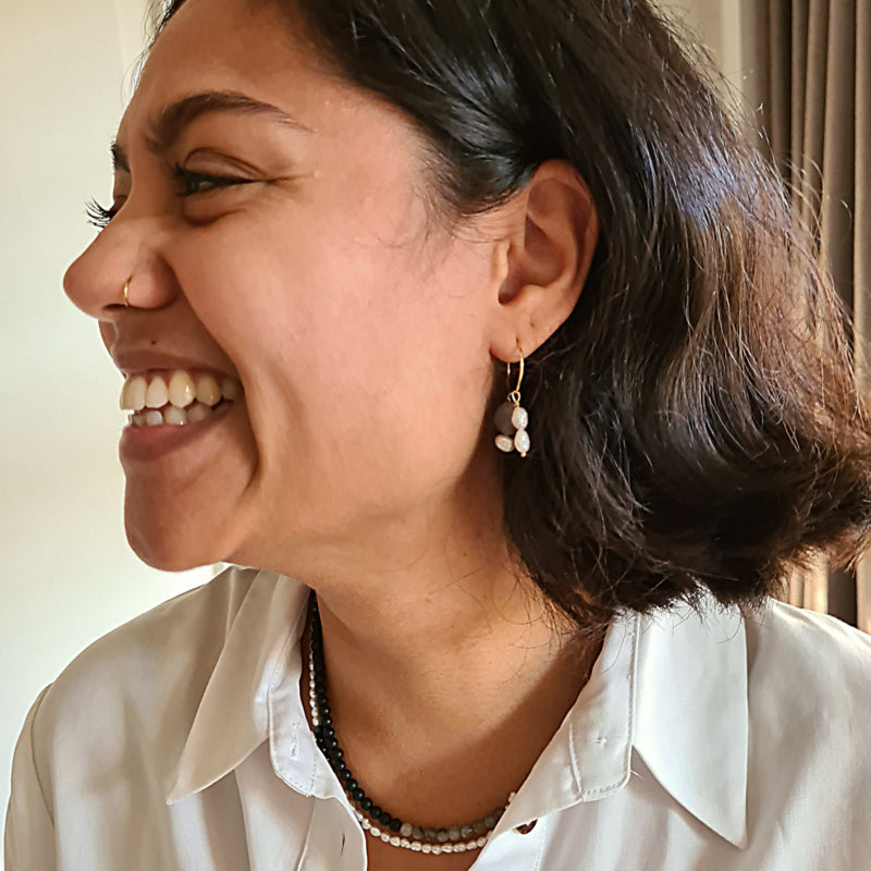 Oorringen Sister Pearls, parel, rookkwarts
