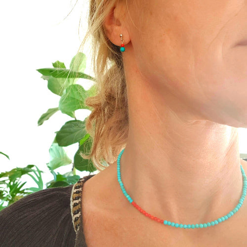 Ketting Wide Awake no.1, turquoise magnesiet en koraal