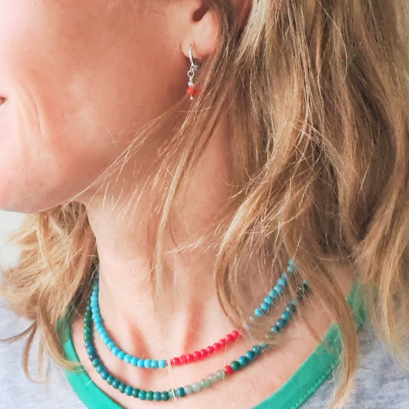 Ketting Wide Awake no.1, turquoise magnesiet en koraal