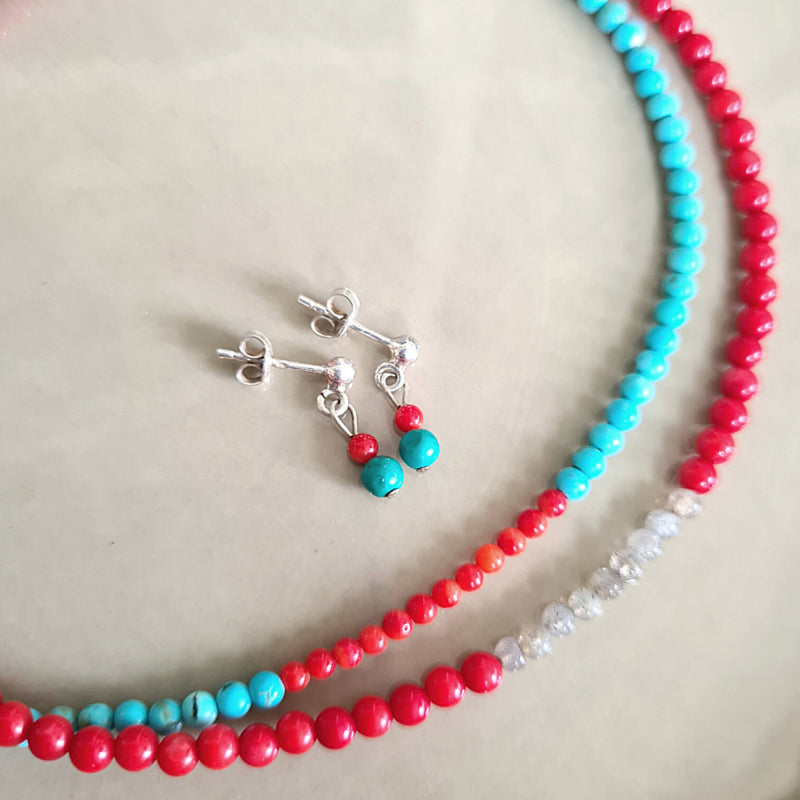 Ketting Wide Awake no.1, turquoise magnesiet en koraal