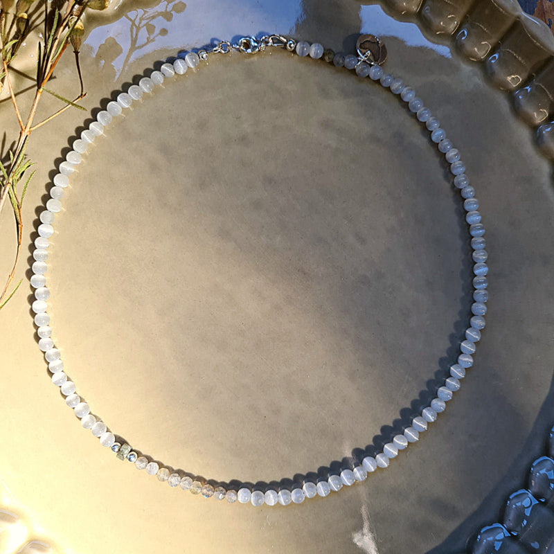 Set ketting en armband White Cat, labradoriet en wit kattenoog