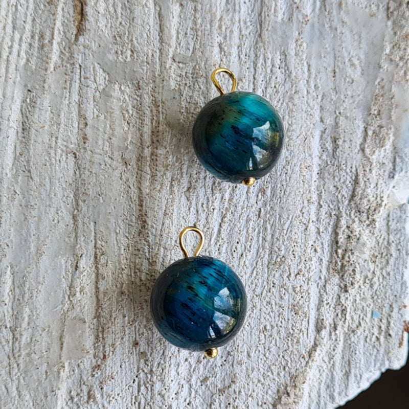 1 Oorringbedel Paradise, gekleurd blauw tijgeroog