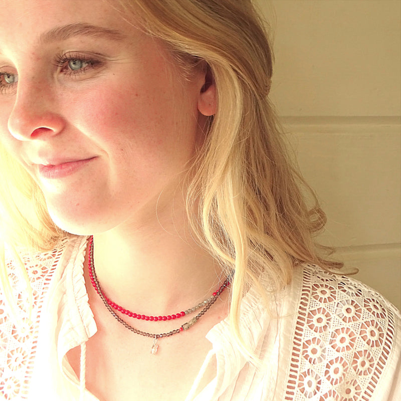 Ketting Cheeky, koraal en labradoriet