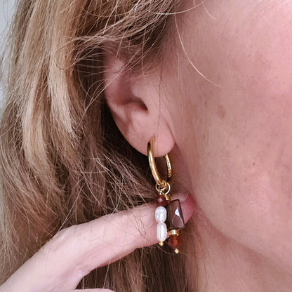 Oorbellen Peace of mind, bruine agaat, parel, granaat