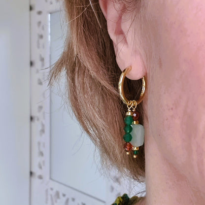 Oorbellen Green Dance, groene aventurijn, jade, granaat