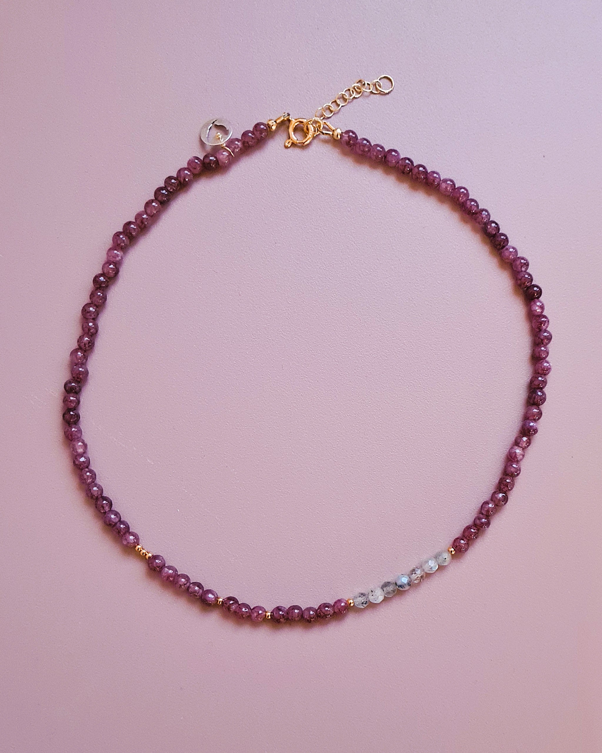 Ketting Quiet Heart, lila lepidoliet, labradoriet