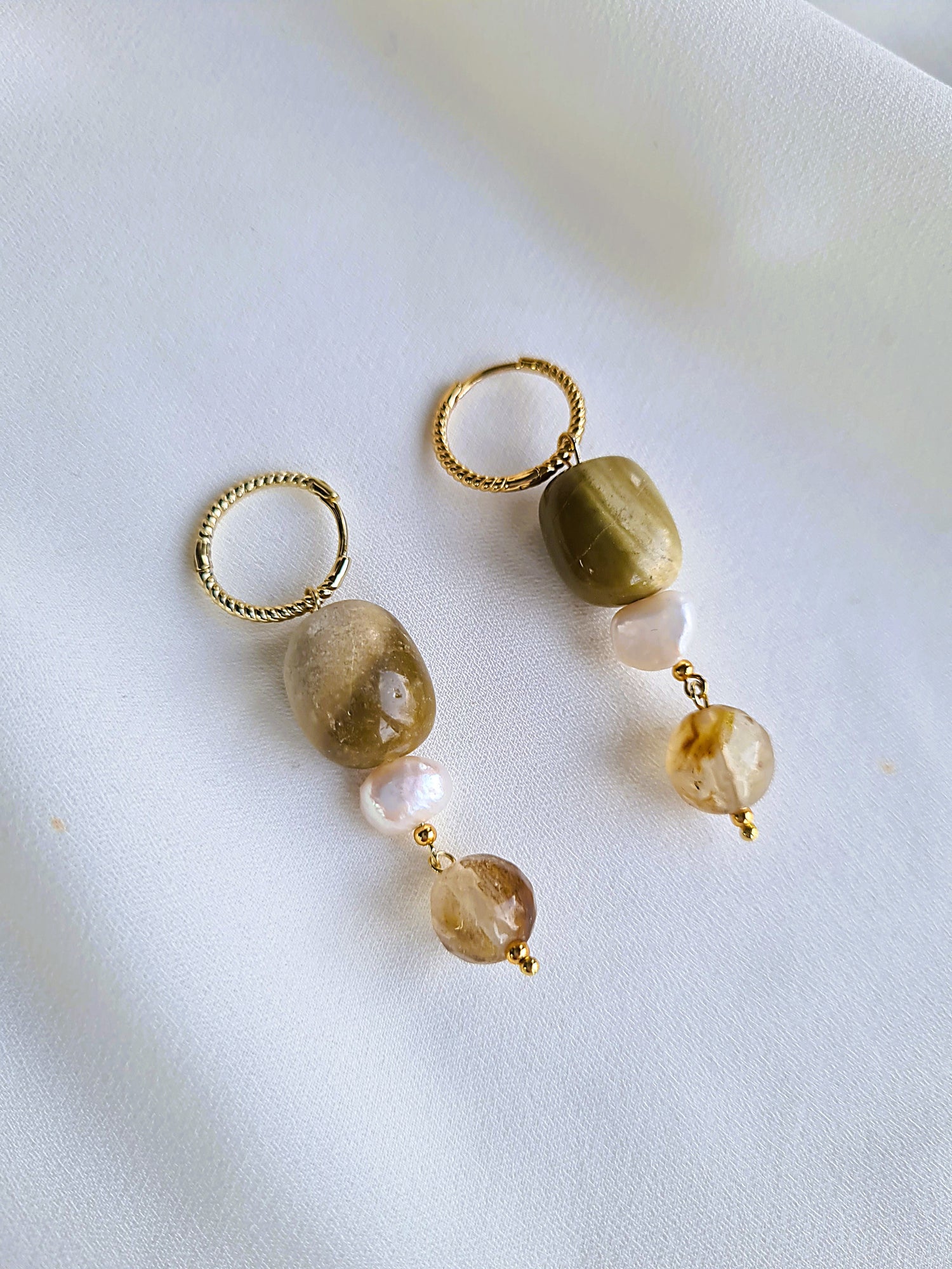 Oorbellen Green Olives, groene opaal, toermalijn, parel