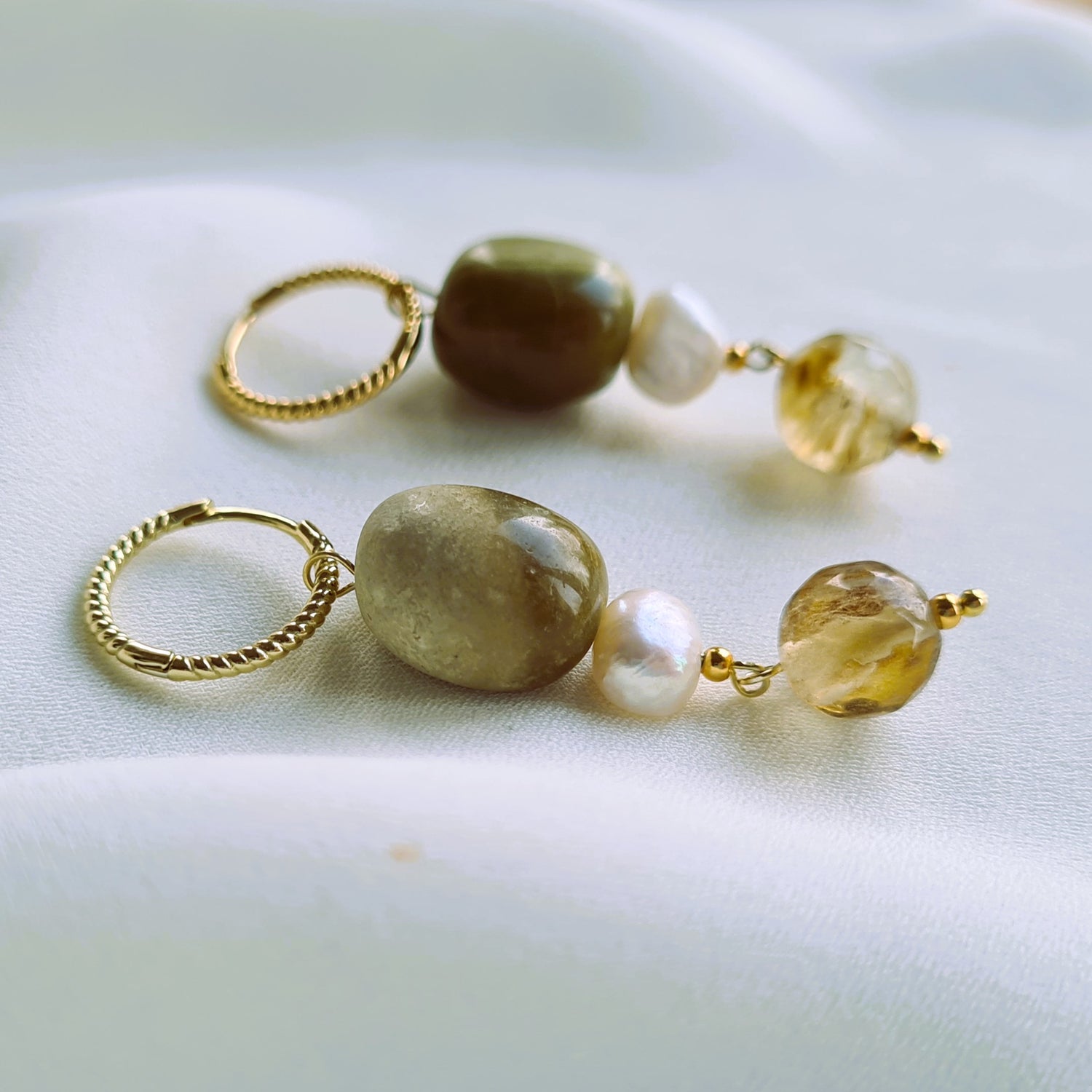 Oorbellen Green Olives, groene opaal, toermalijn, parel