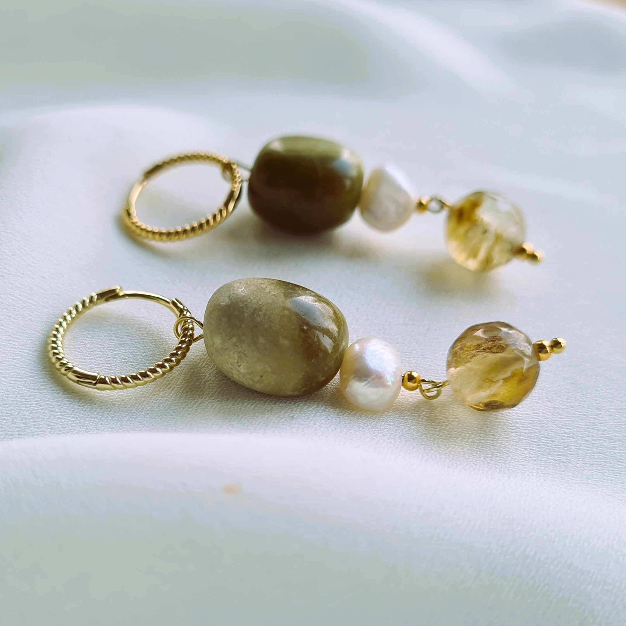 Oorbellen Green Olives, groene opaal, toermalijn, parel