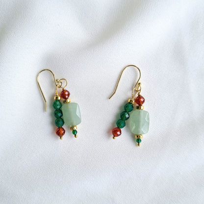 Oorbellen Green Dance, groene aventurijn, jade, granaat