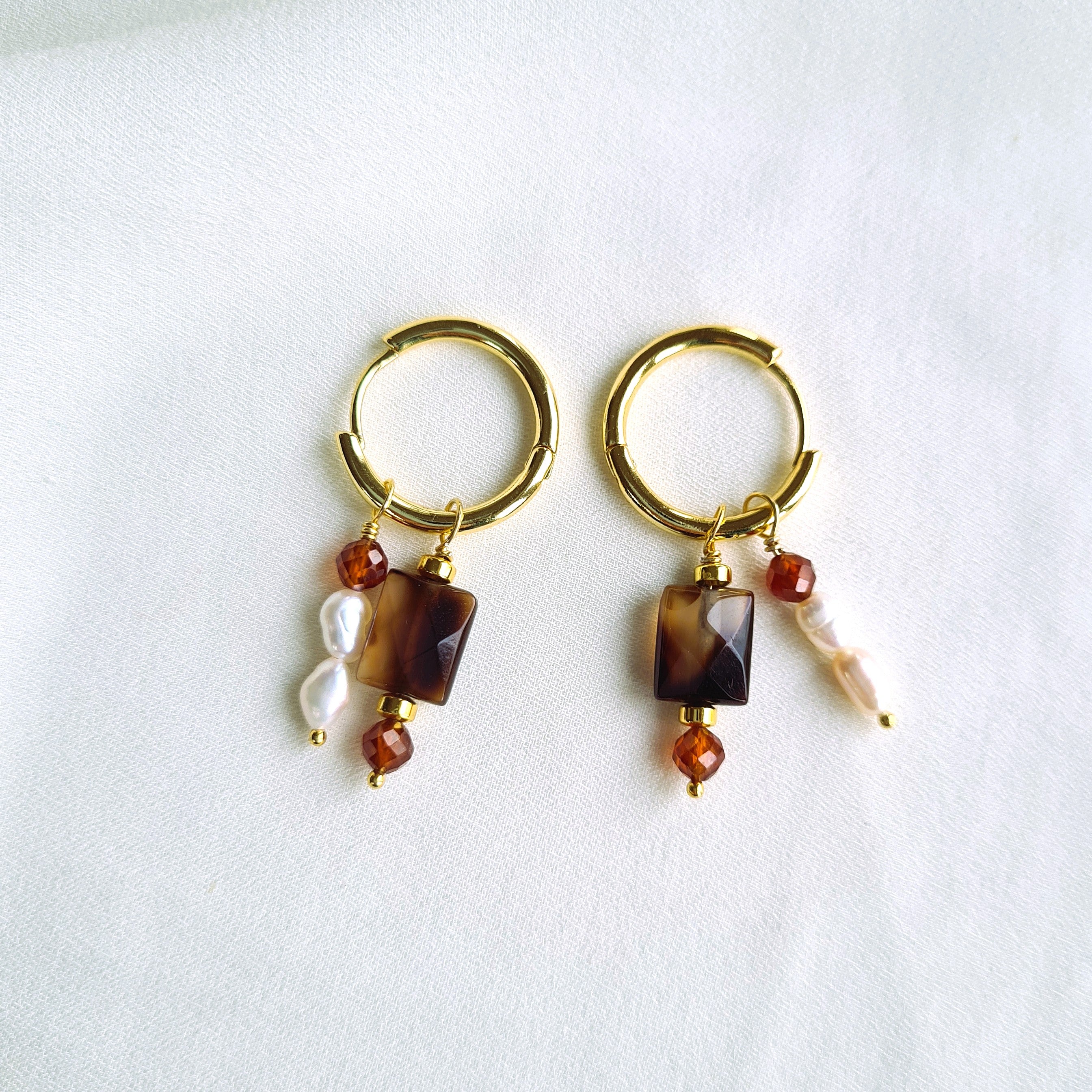 Oorbellen Peace of mind, bruine agaat, parel, granaat