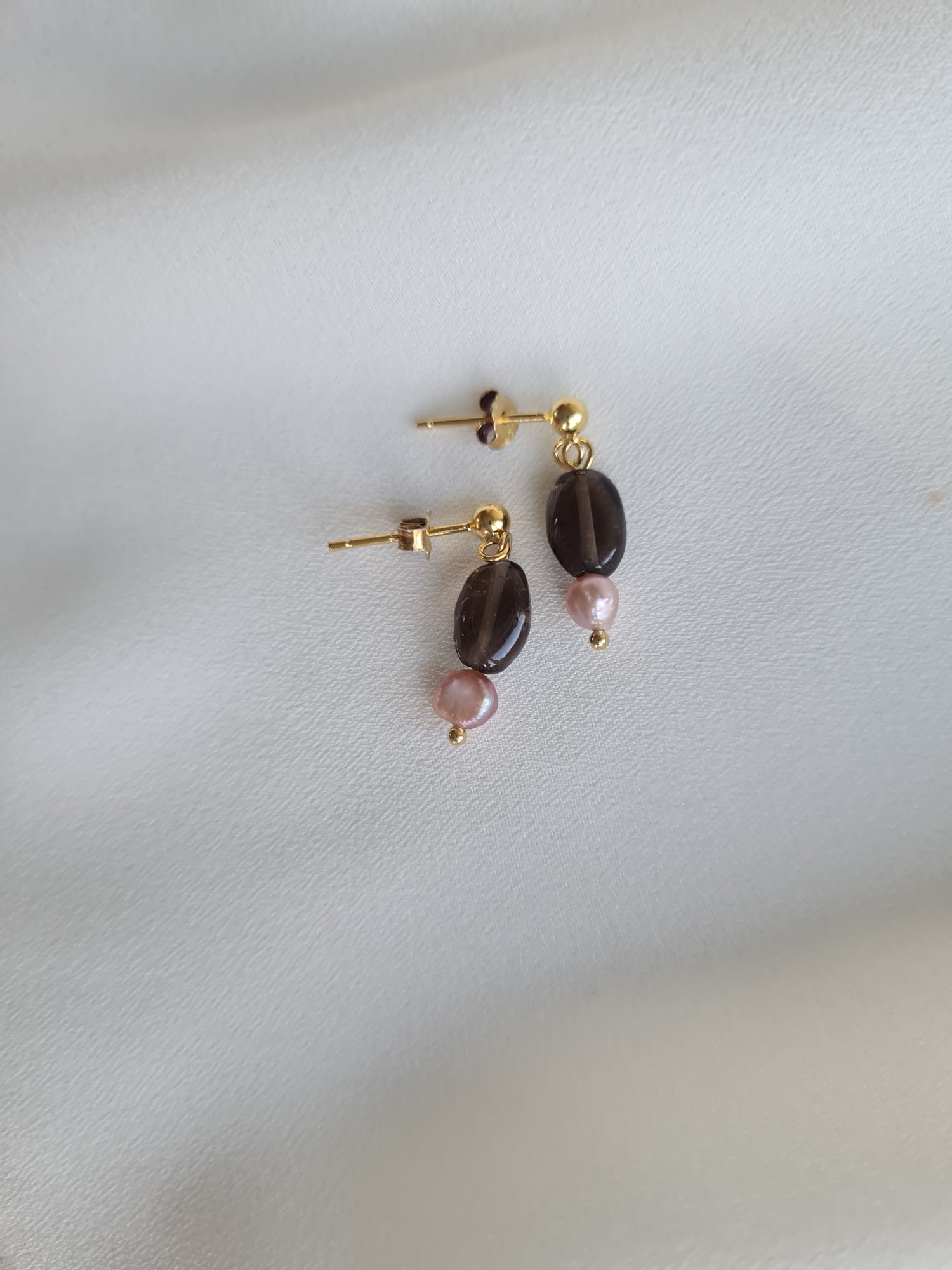 Oorbellen Earth, rookkwarts, lila parel
