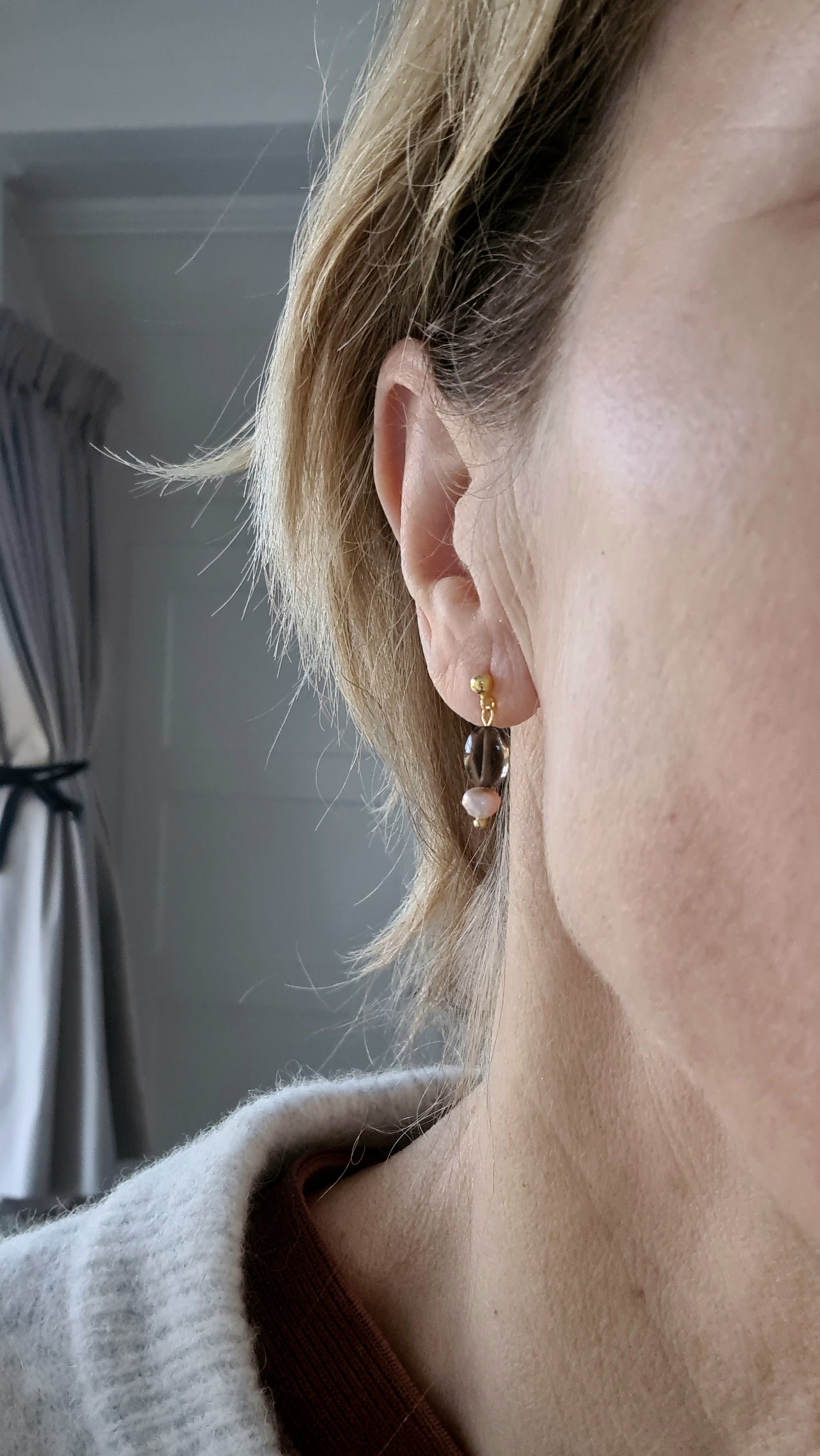 Oorbellen Earth, rookkwarts, lila parel