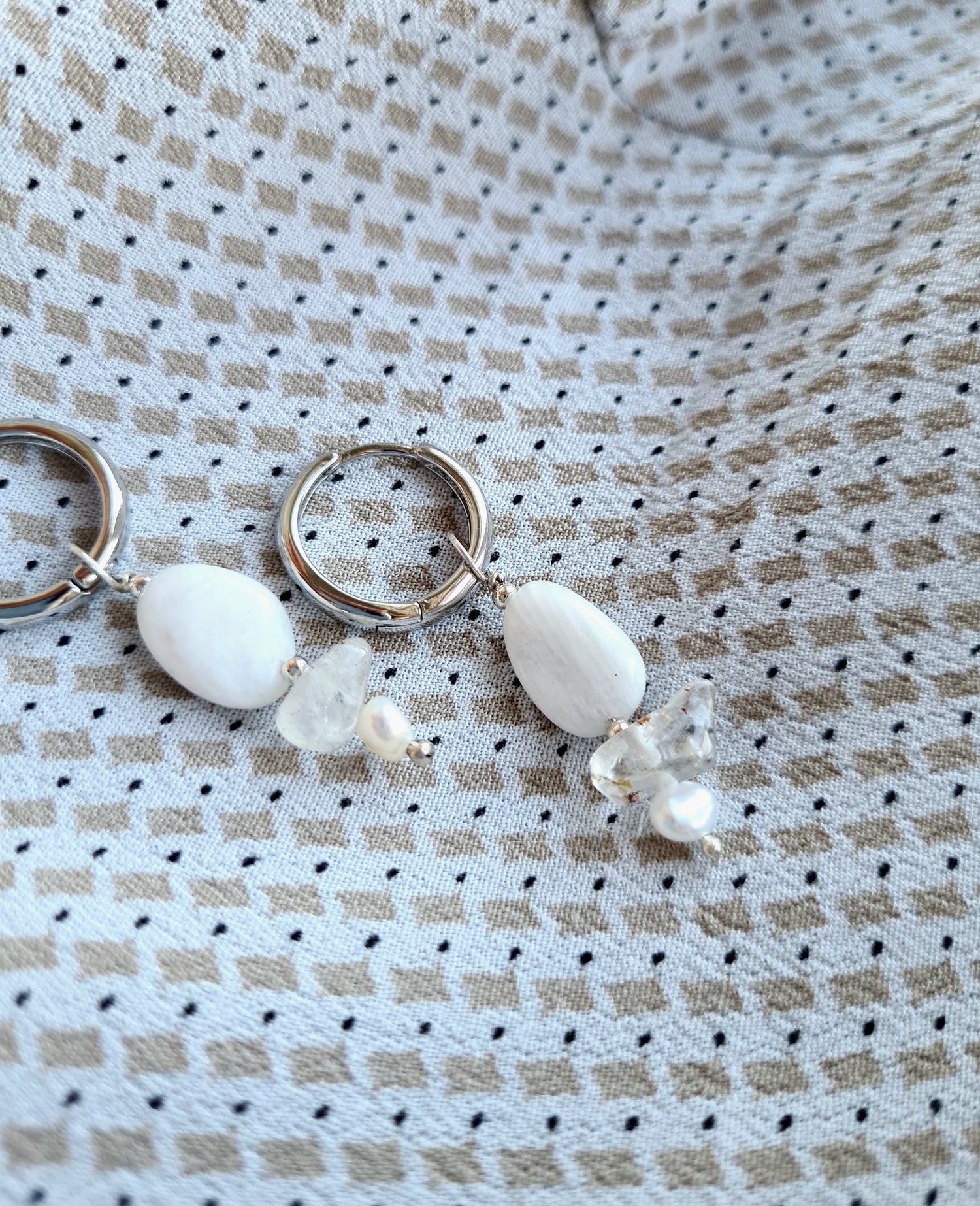 Oorbellen White Intuition, maansteen, bergkristal, parel