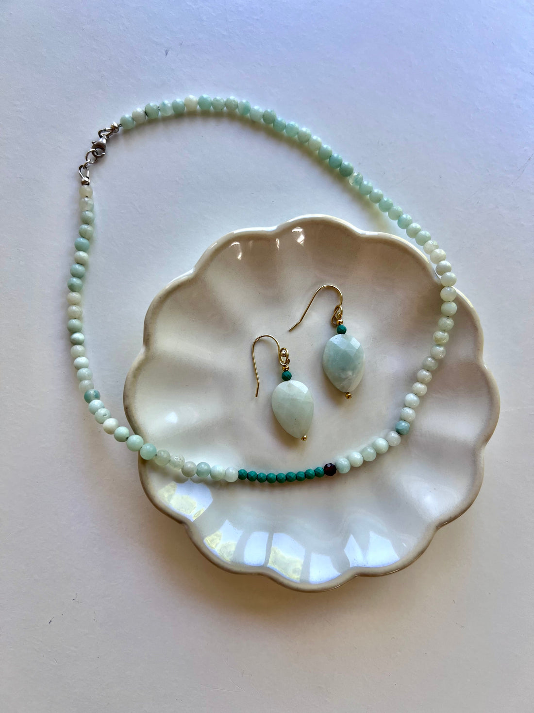 Set ketting en oorbellen Hopeful, amazoniet en granaat