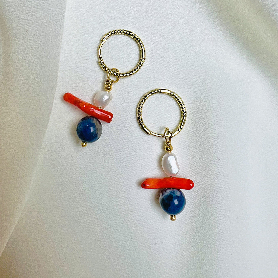 Oorbellen Delfts Blauw, koraal, parel, sodaliet