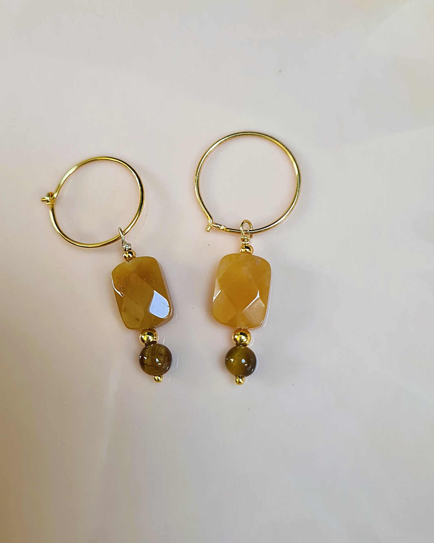 Oorbellen Bonne Chance, gele jade, gouden tijgeroog