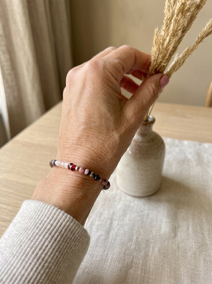 Armband  Quiet Sparkle, roze rhodoniet, granaat