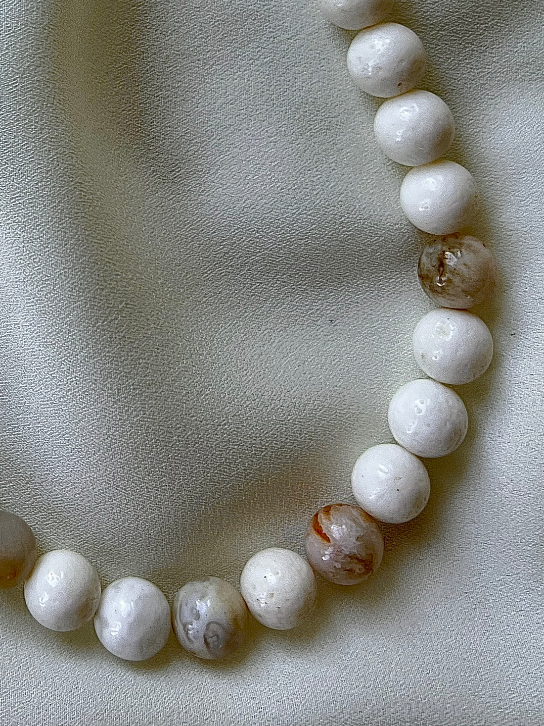Ketting Only You, witte agaat, riverstone