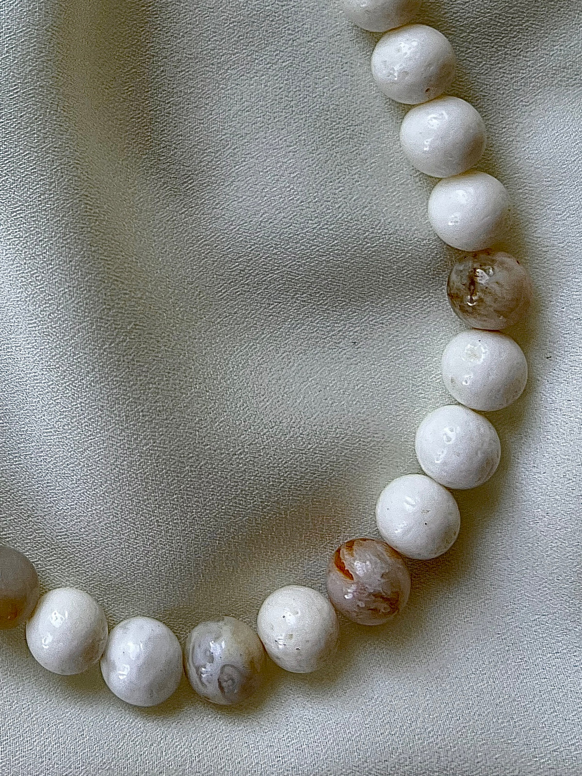 Ketting Only You, witte agaat, riverstone