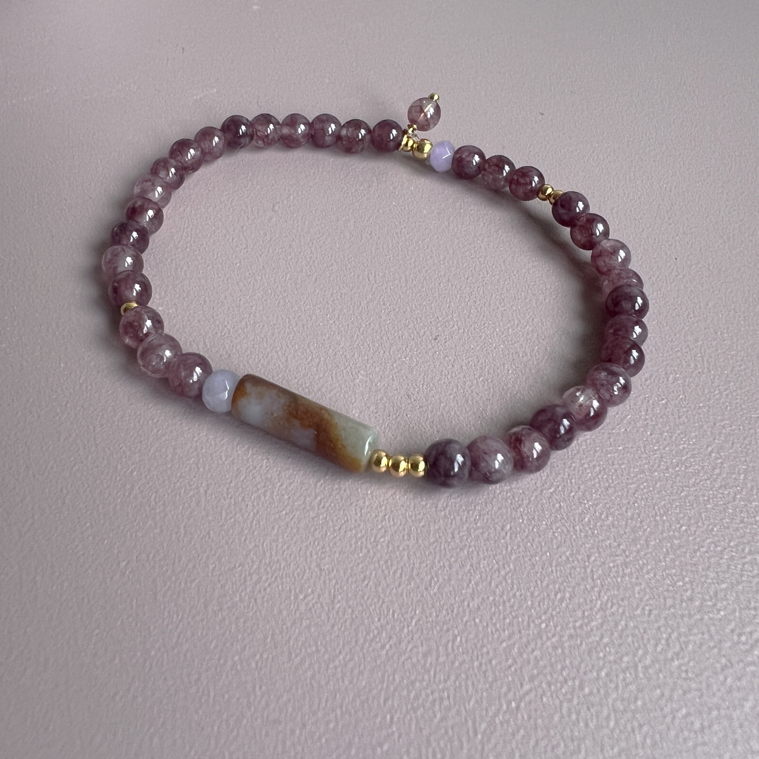 Jacky Moments: Decisions, lila lepidoliet