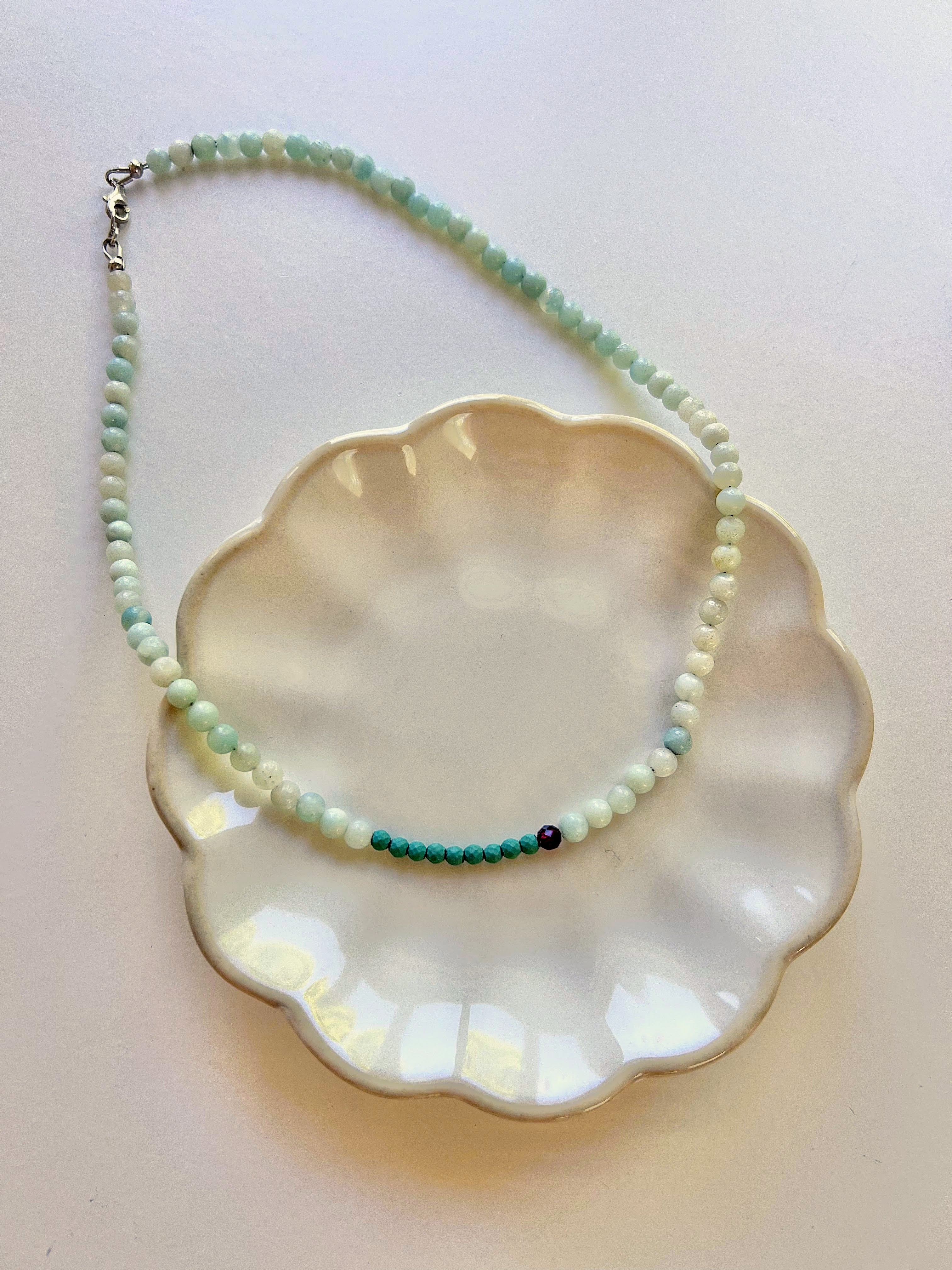 Set ketting en oorbellen Hopeful, amazoniet en granaat