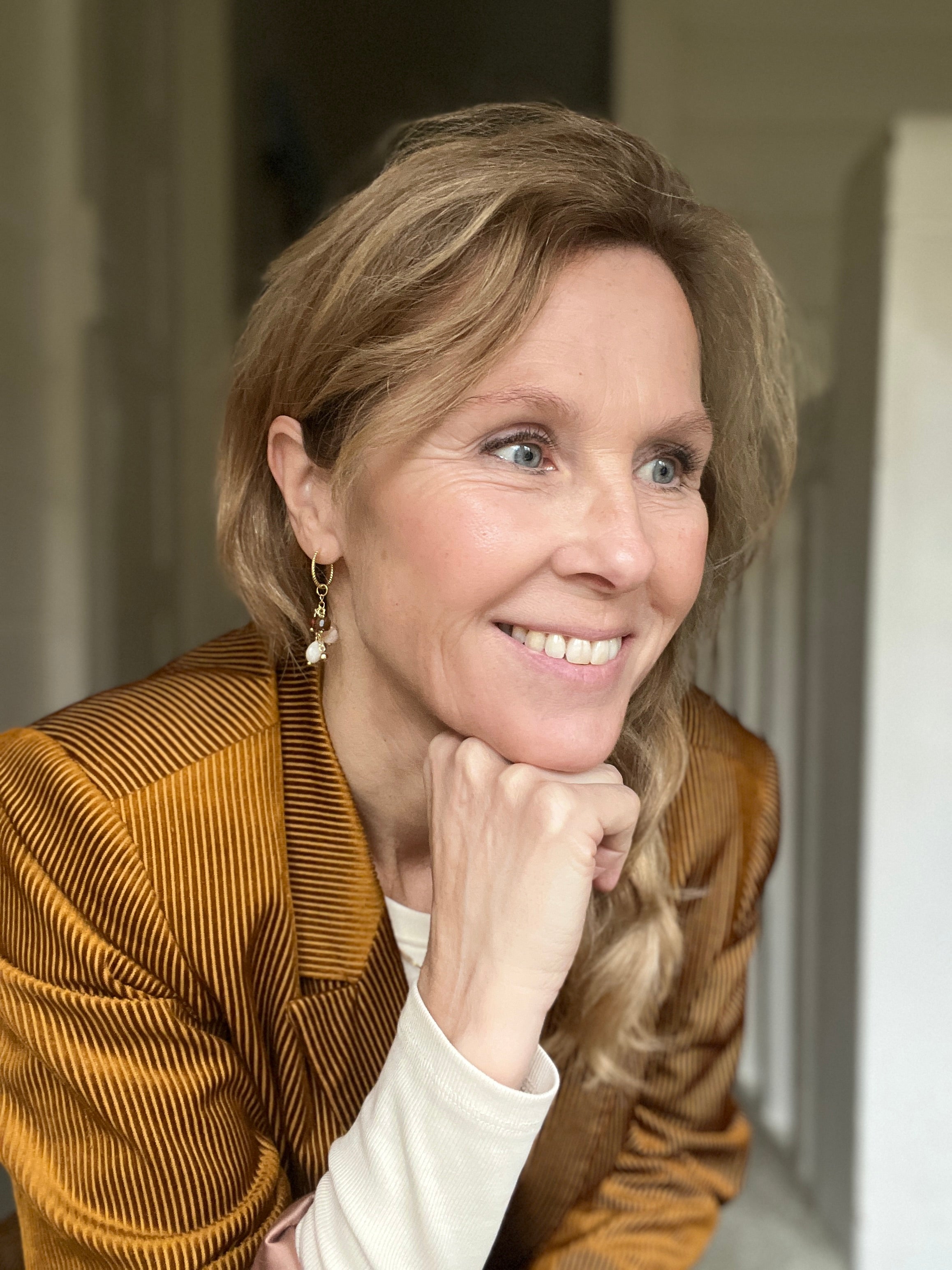 Oorbellen Smiling, bruine toermalijn, maansteen, zonnesteen, granaat