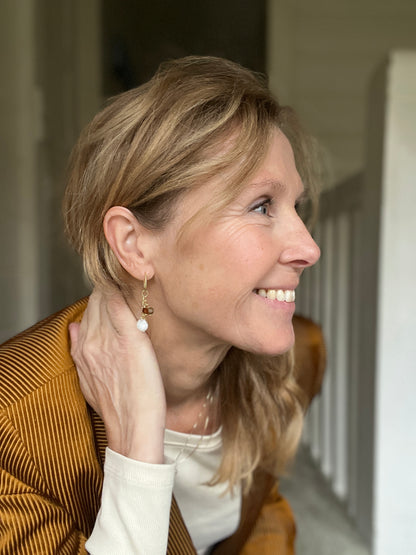 Oorbellen Smiling, bruine toermalijn, maansteen, zonnesteen, granaat