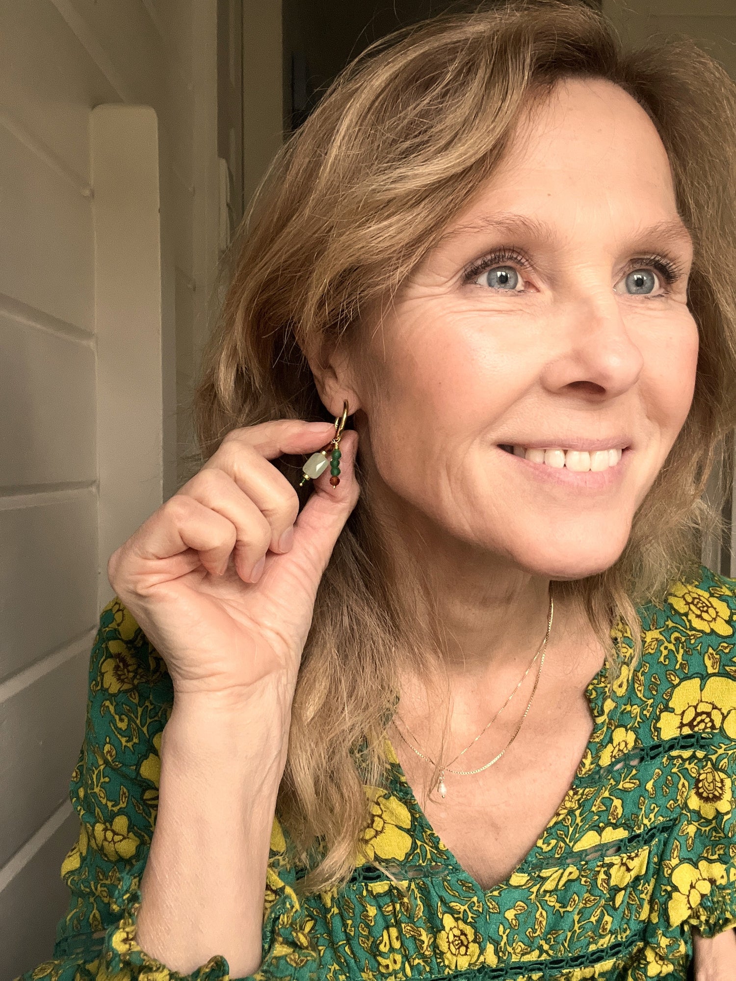 Oorbellen Green Dance, groene aventurijn, jade, granaat