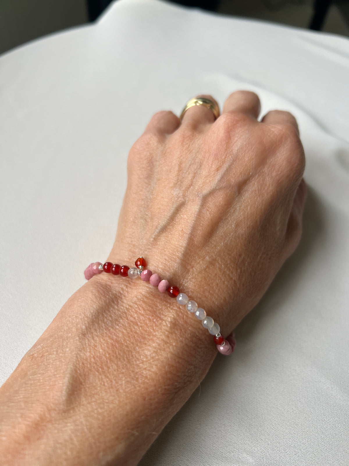 Armband Enjoy, roze rhodoniet, agaat, carneool