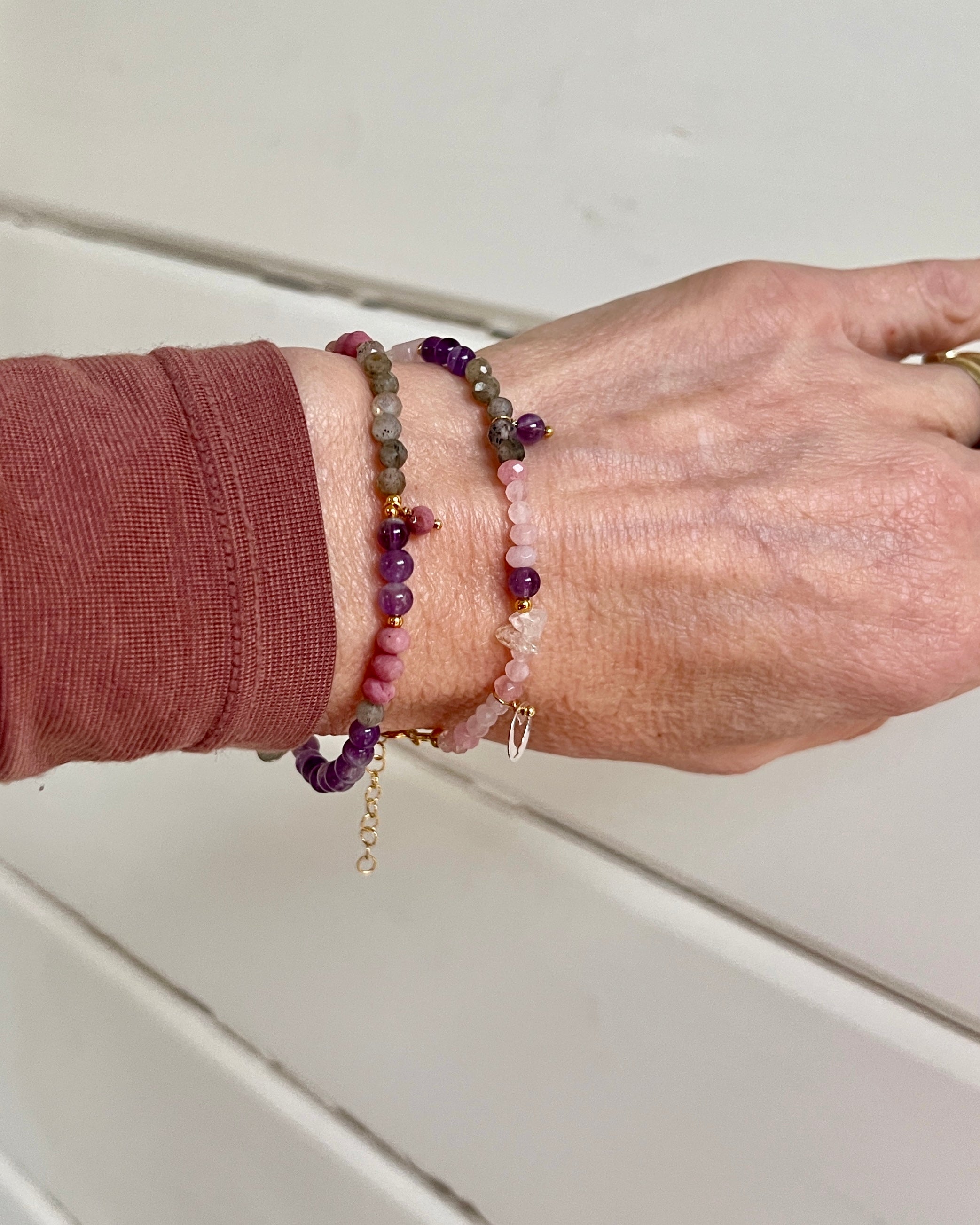 Armband Healing, rhodoniet, amethist, labradoriet