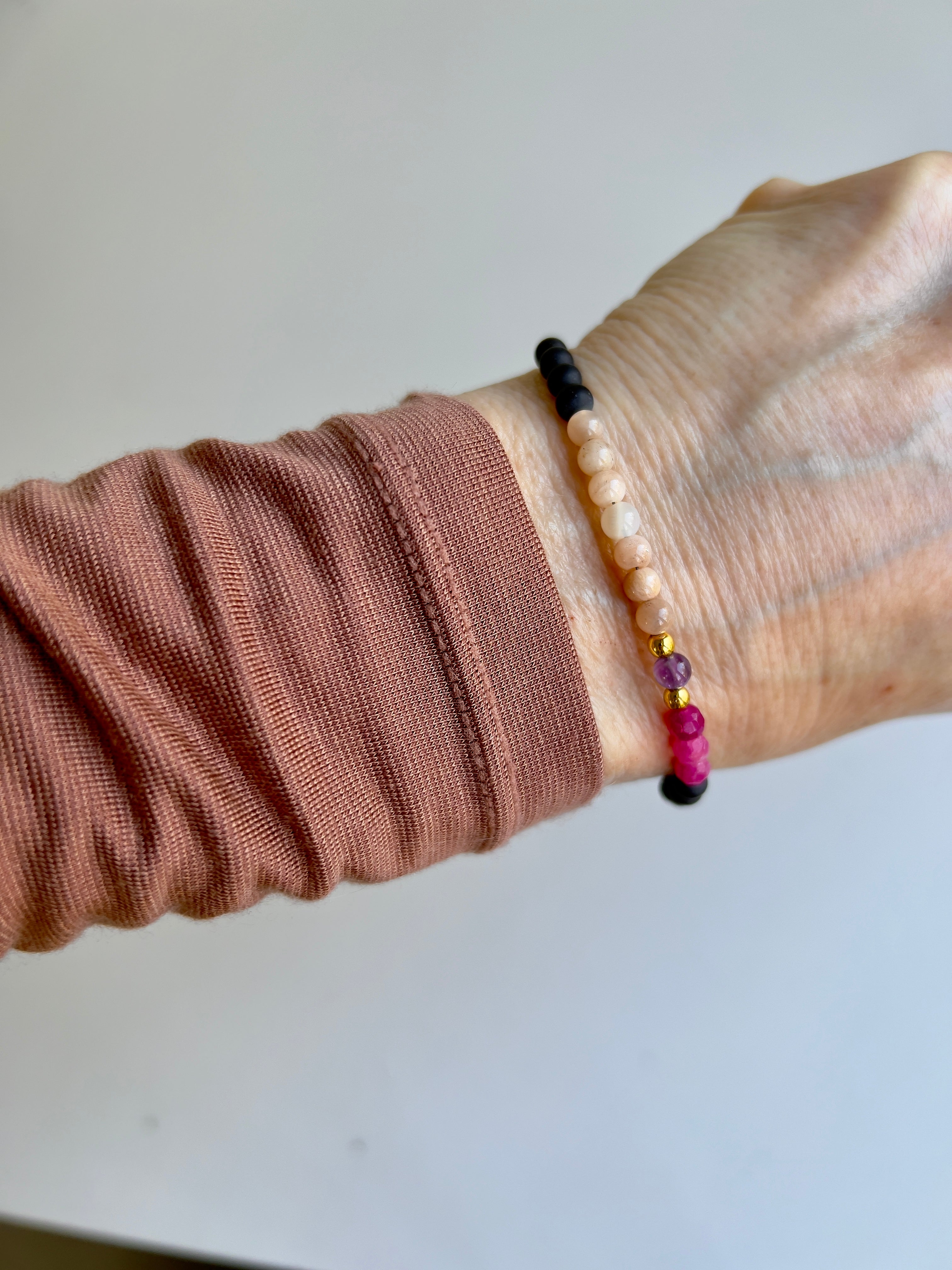 Armband Bright Day, onyx, zonnesteen, roze agaat