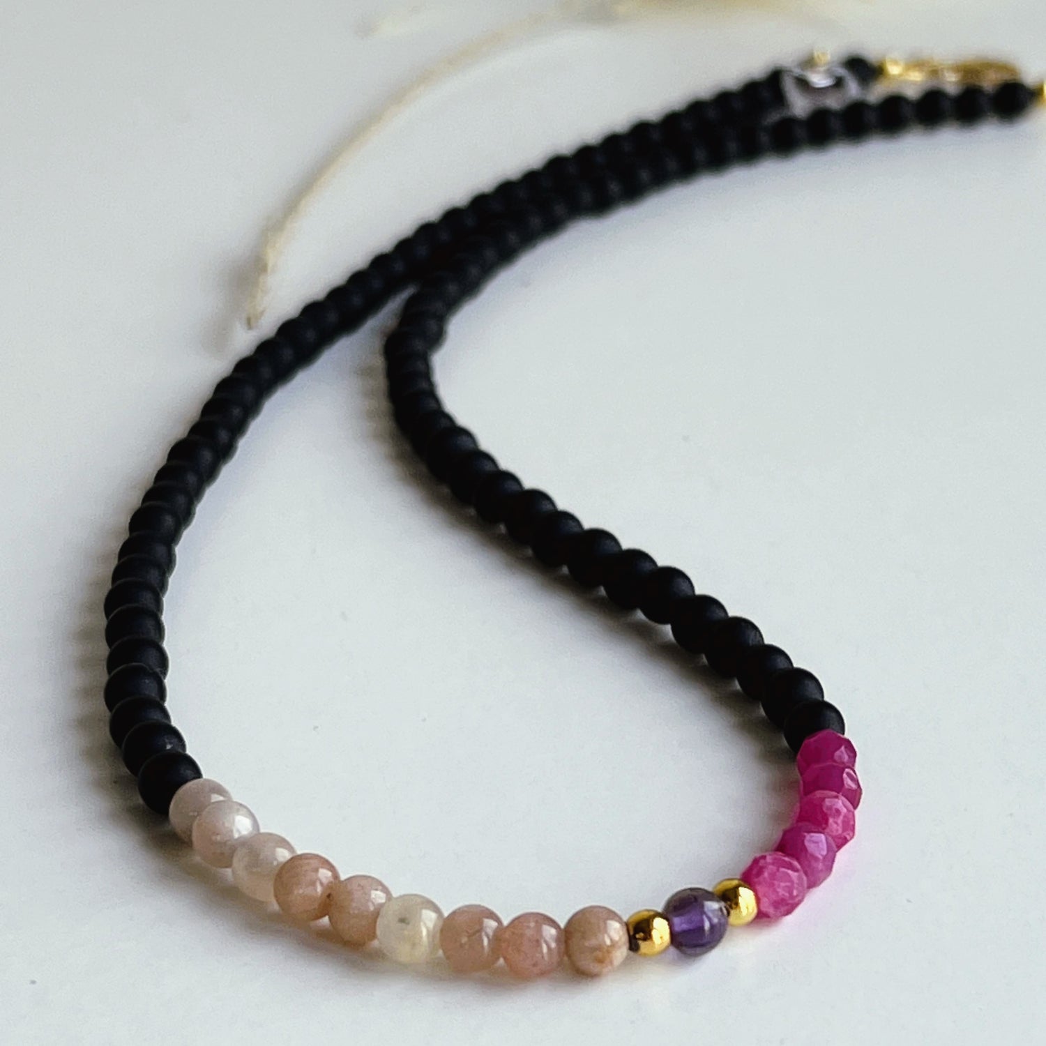 Ketting Bright Day, onyx, zonnesteen, roze agaat