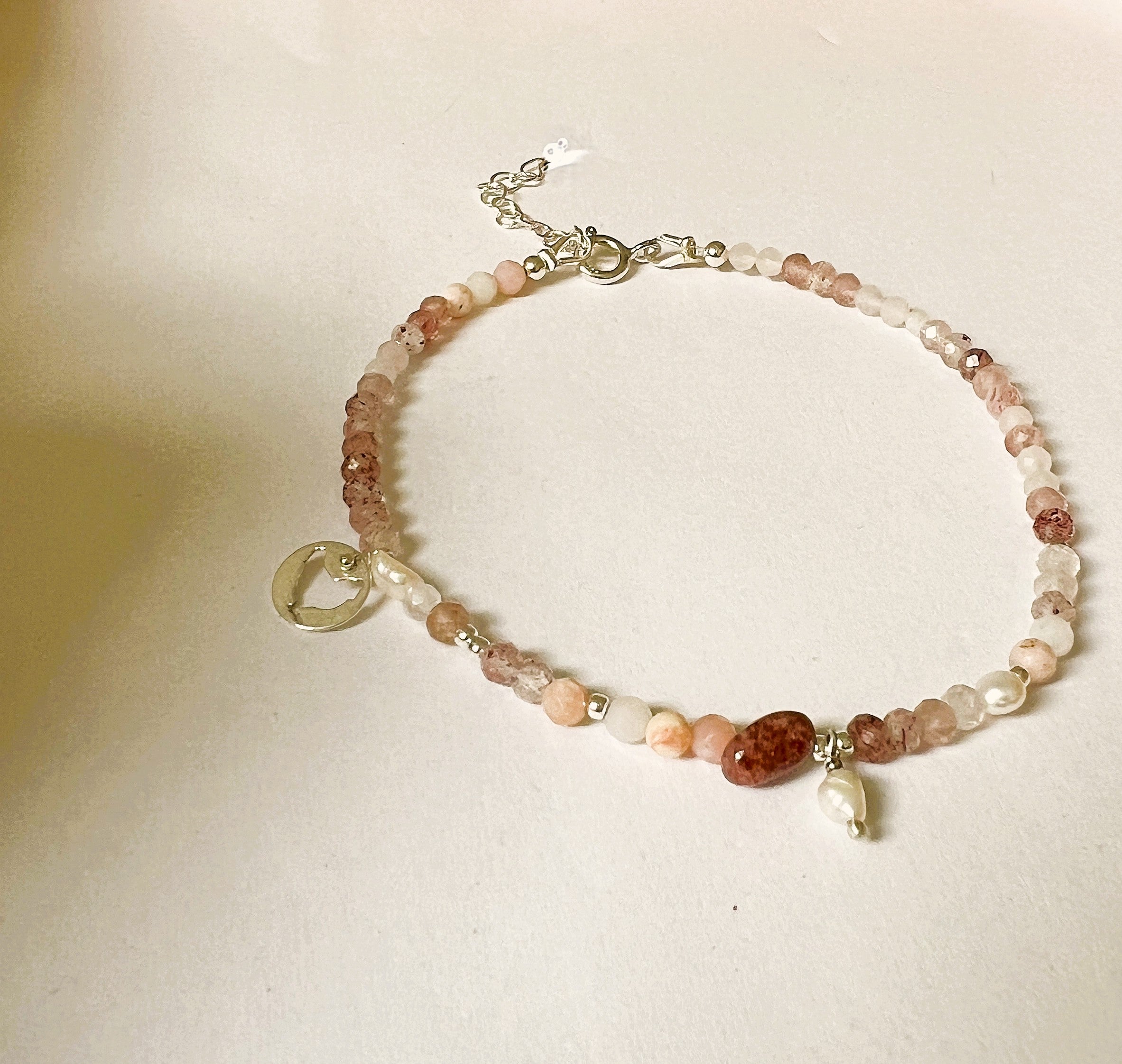 Armband Pearl Dreams, aardbeienkwarts, parel, opaal