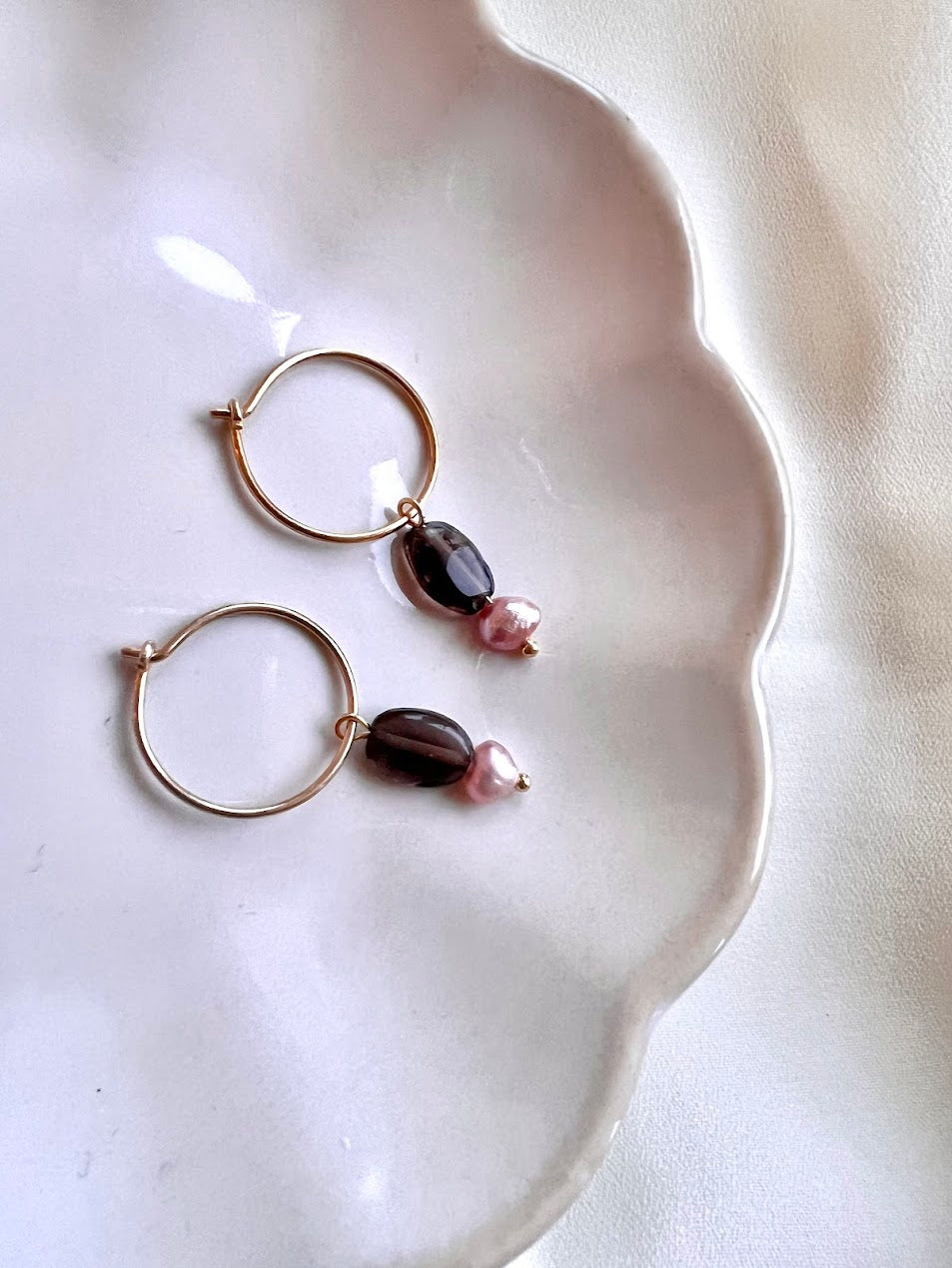 Oorbellen Earth, rookkwarts, lila parel