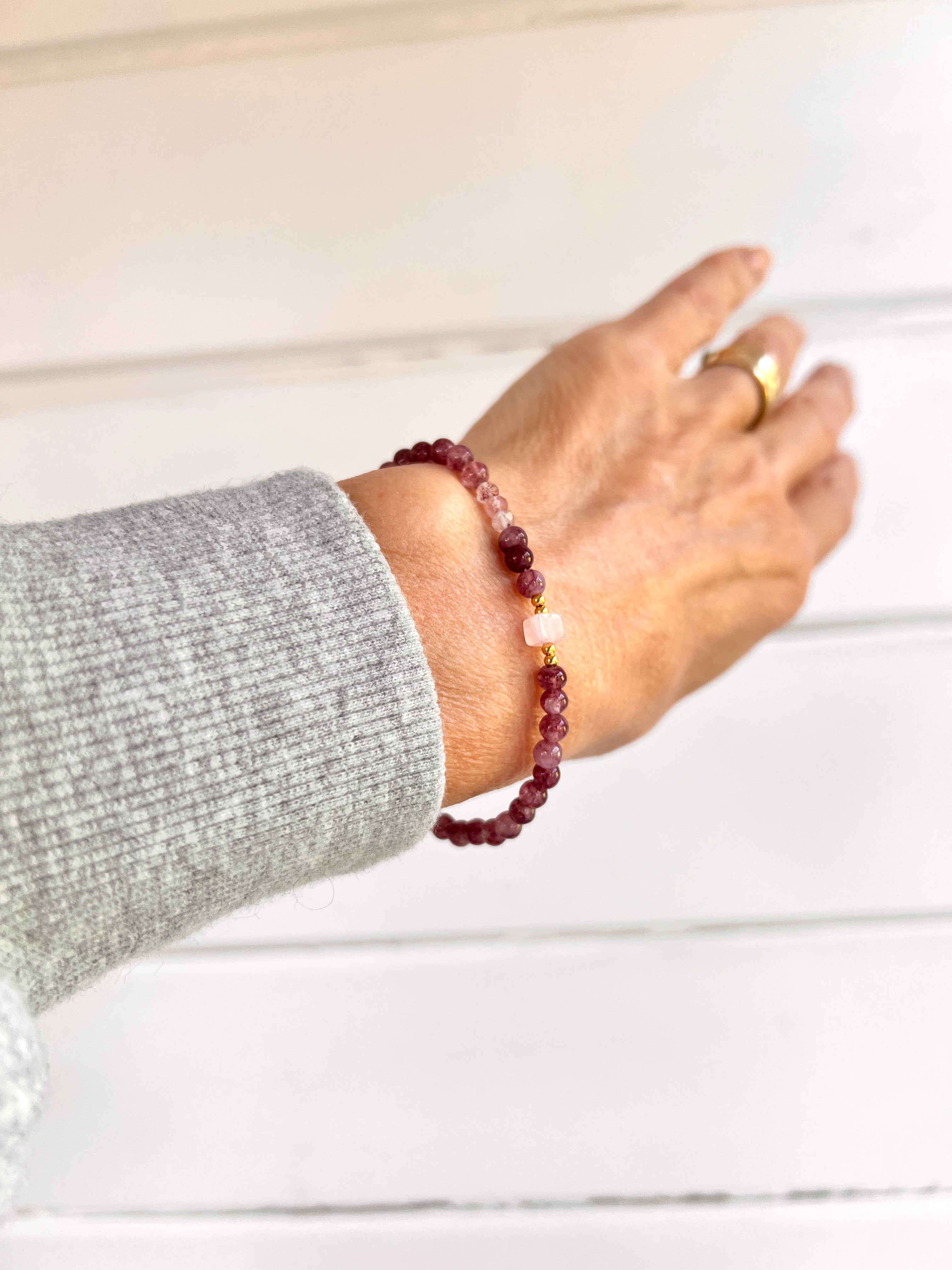 Armband Balance, lila lepidoliet, rozekwarts en aardbeienkwarts
