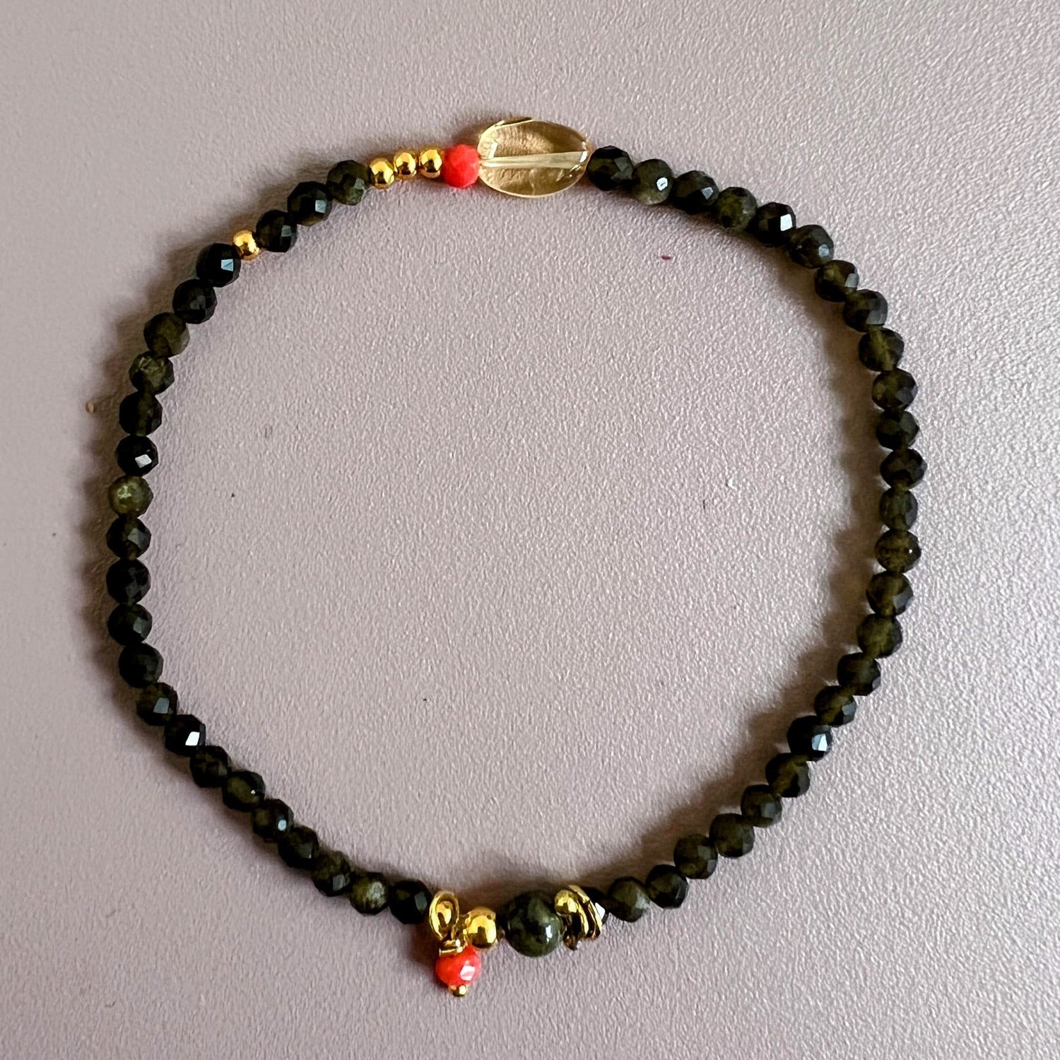 Jacky Moments: Growth, goud obsidiaan