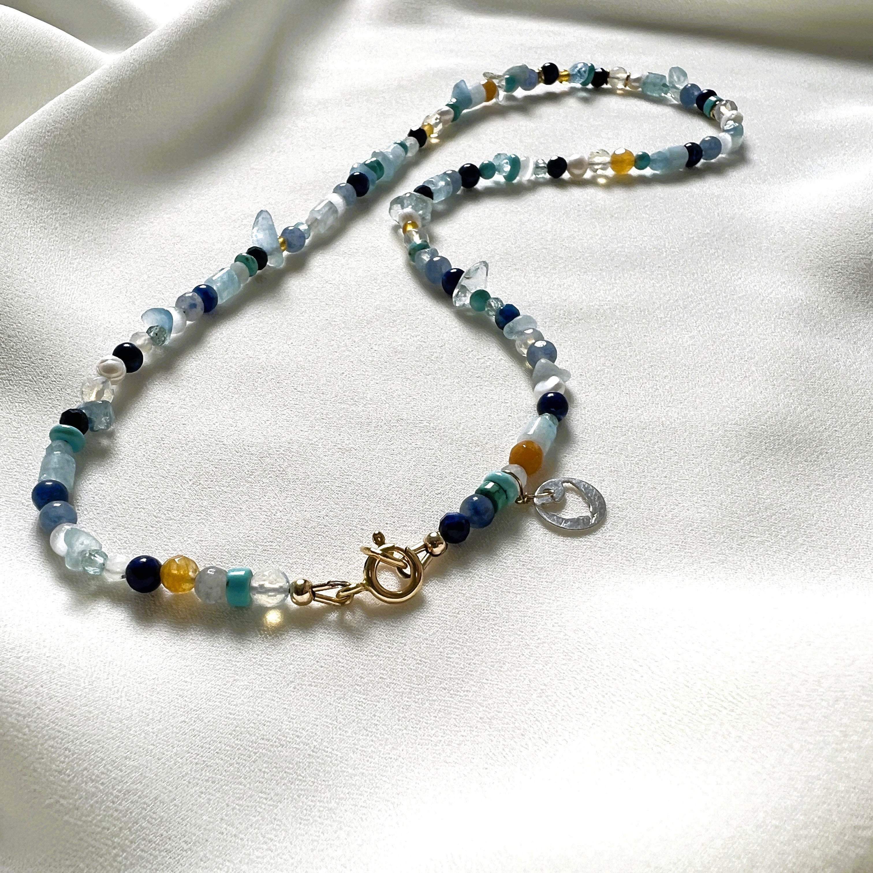 Ketting In Blue, aquamarijn, parel, lapis lazuli