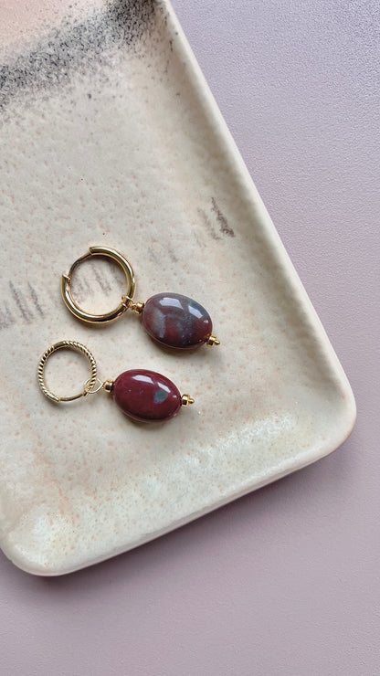 Oorbellen Inner Balance, donkerrood India agaat