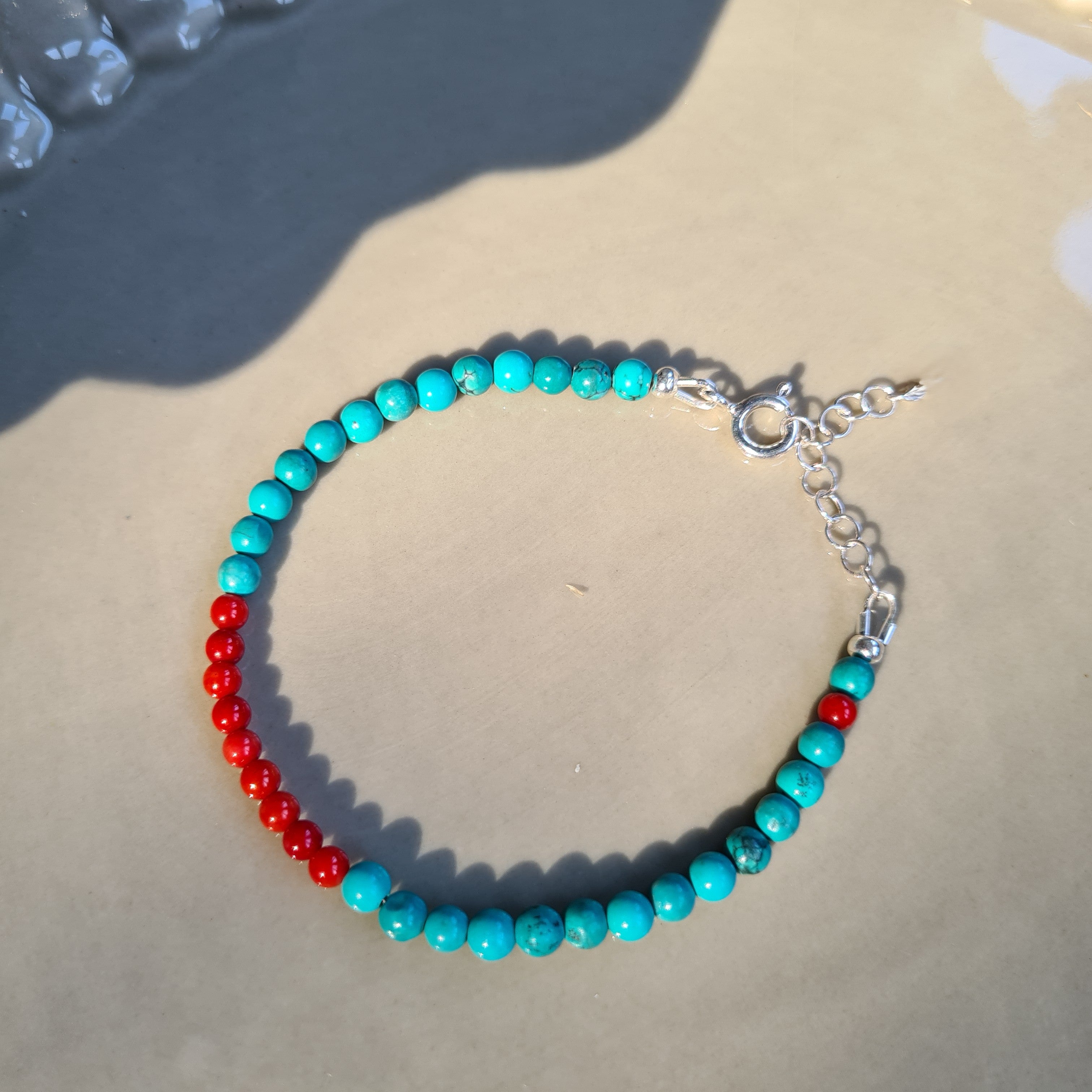 Armband Wide Awake, turquoise magnesiet en koraal