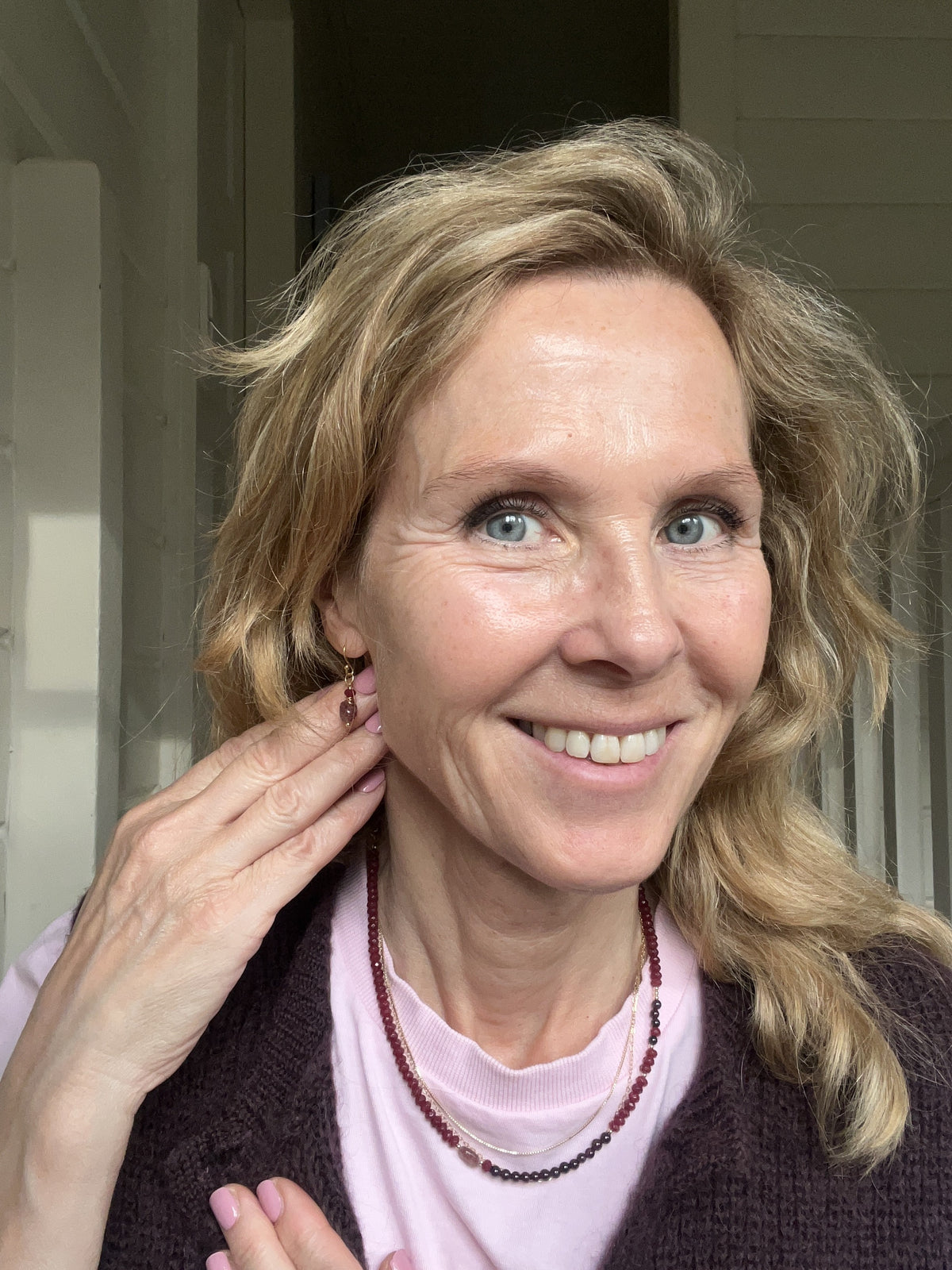 Oorbellen Full of Life, roze aardbeienkwarts, granaat