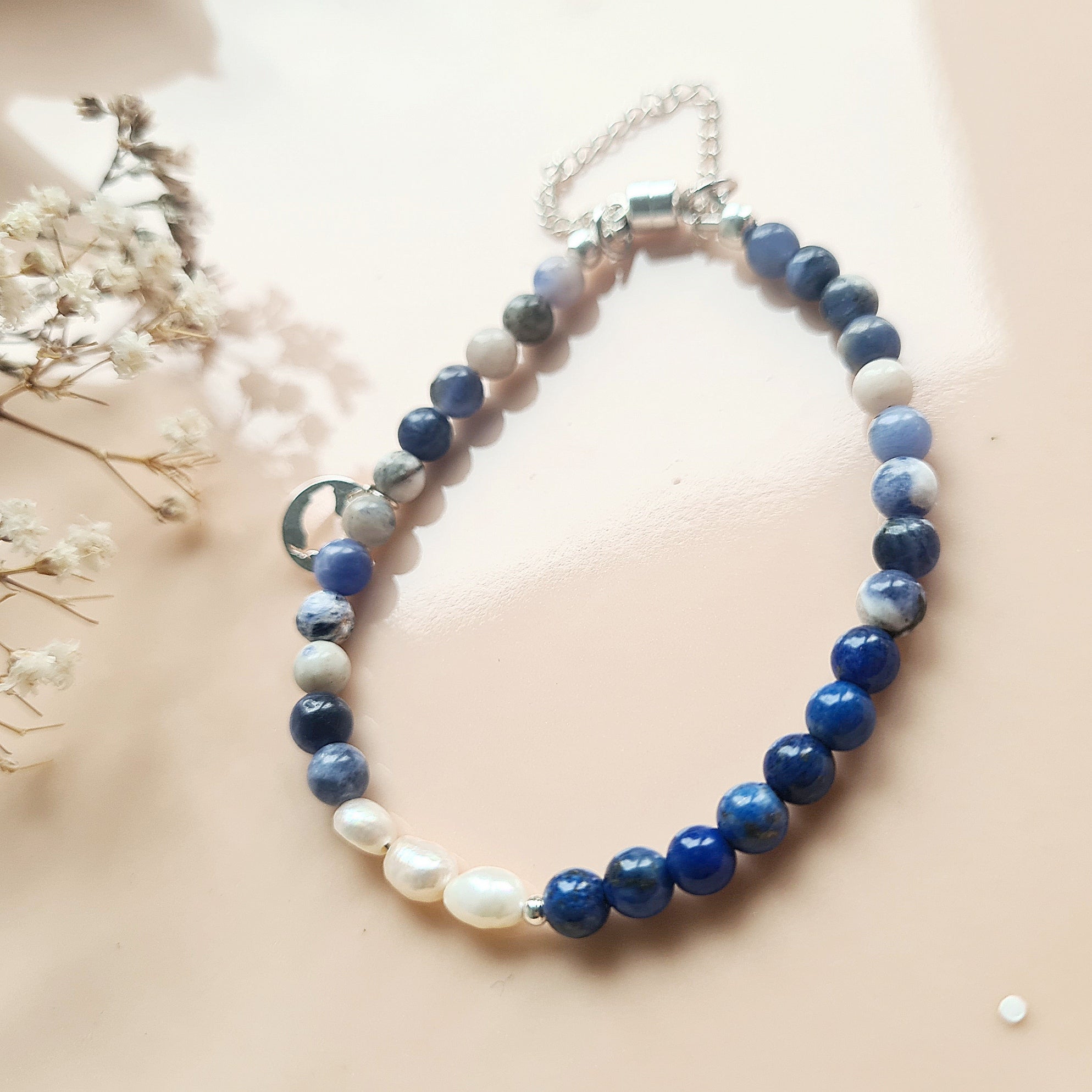 Armband Happy Blues, lapis lazuli, sodaliet, parel