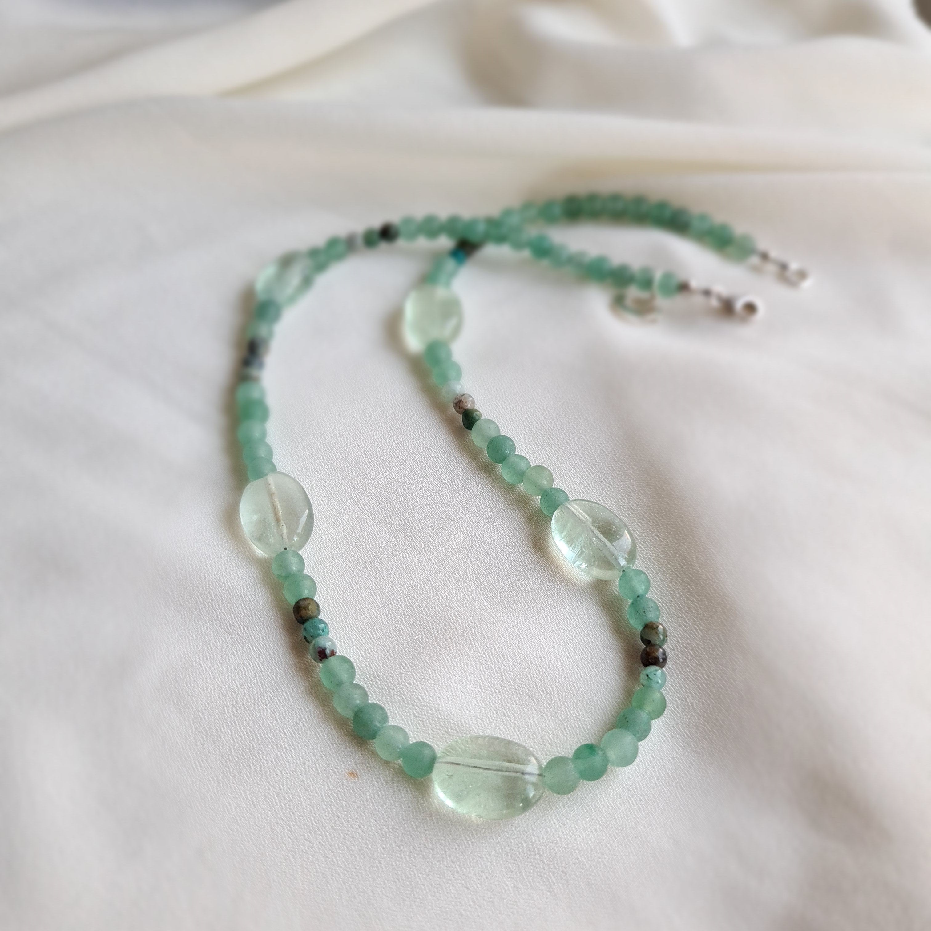 Ketting Peaceful Green, groene aventurijn, chrysocolla, fluoriet